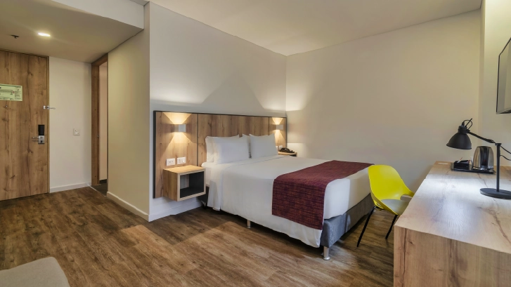 Cuentan con: Wifi, Smart TV, Tetera, escritorio, open closet, ba&ntilde;o privado y cajilla de seguridad.