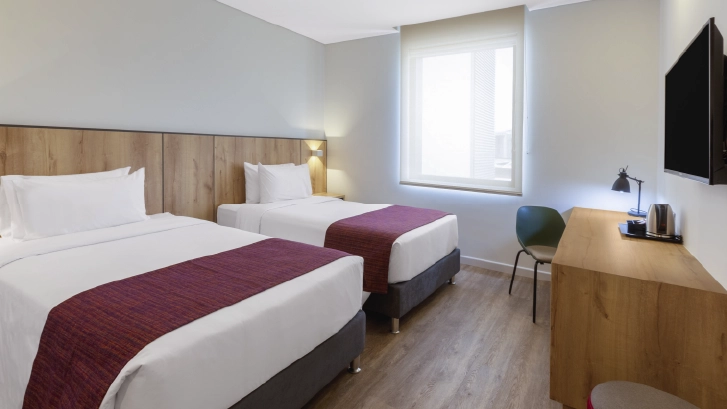 Cuentan con: Wifi, Smart TV, Tetera, escritorio, open closet, ba&ntilde;o privado y cajilla de seguridad.