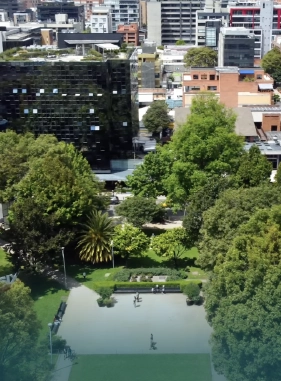 Es un sector de entretenimiento y gastronom&iacute;a que atrae a visitantes locales y extranjeros, se destaca por su vida nocturna.
Parque de la 93: