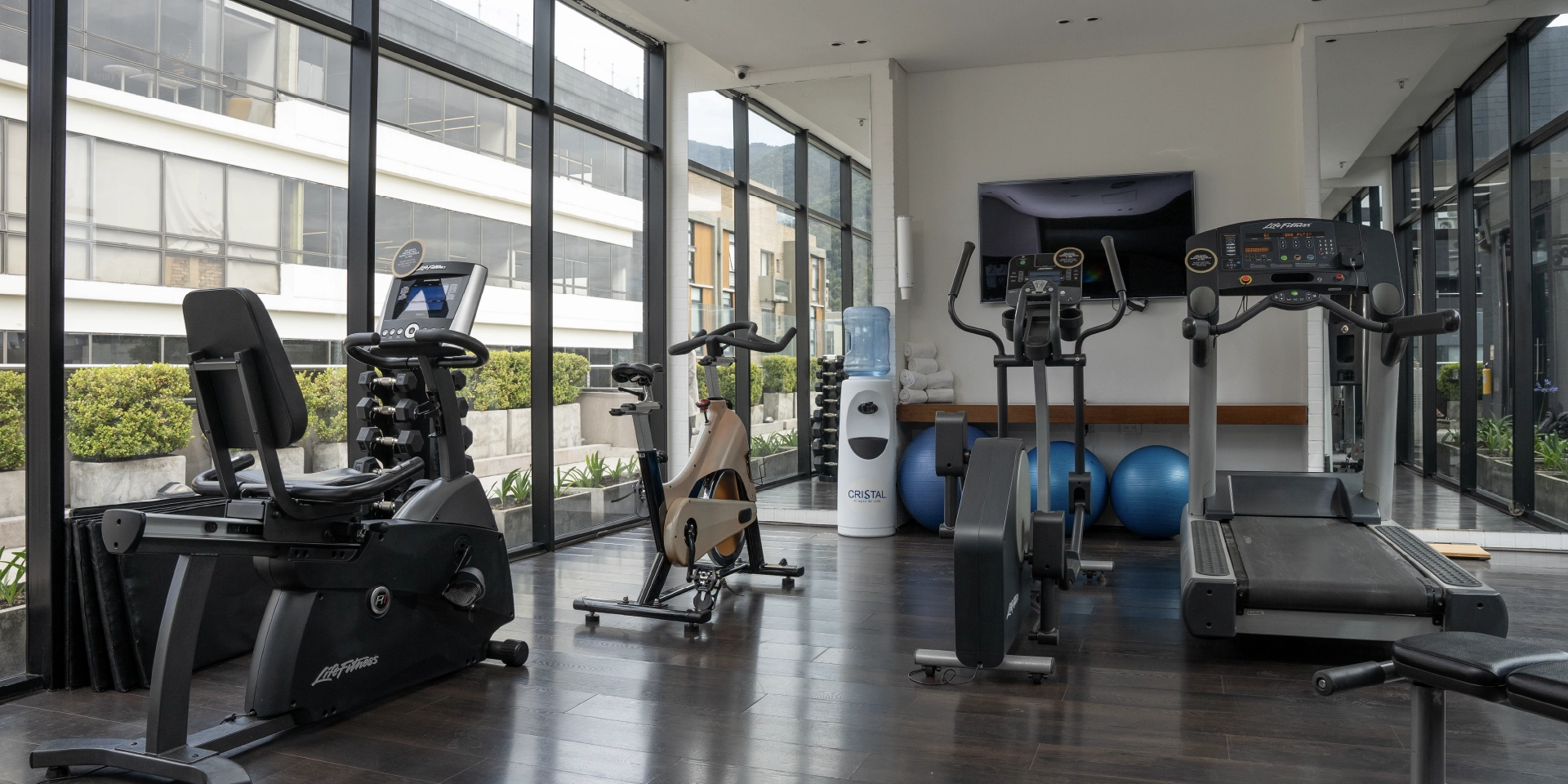 on-vacation-ecuador-destination-bogota-hotel-chico-97-gymnasium