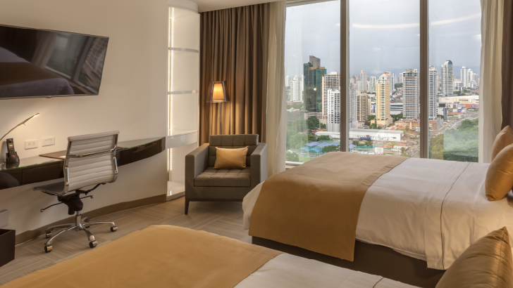 Cuentan con: cafetera, aire acondicionado, TV HD, caja de seguridad y escritorio.