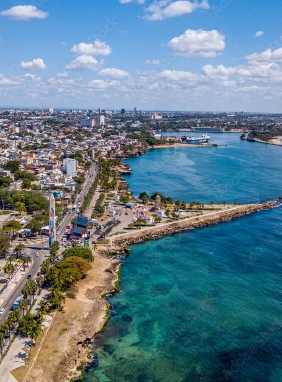 es el lugar ideal para compras y entretenimiento, con tiendas, restaurantes y artesan&iacute;as locales en el coraz&oacute;n de Punta Cana.
Plaza B&aacute;varo