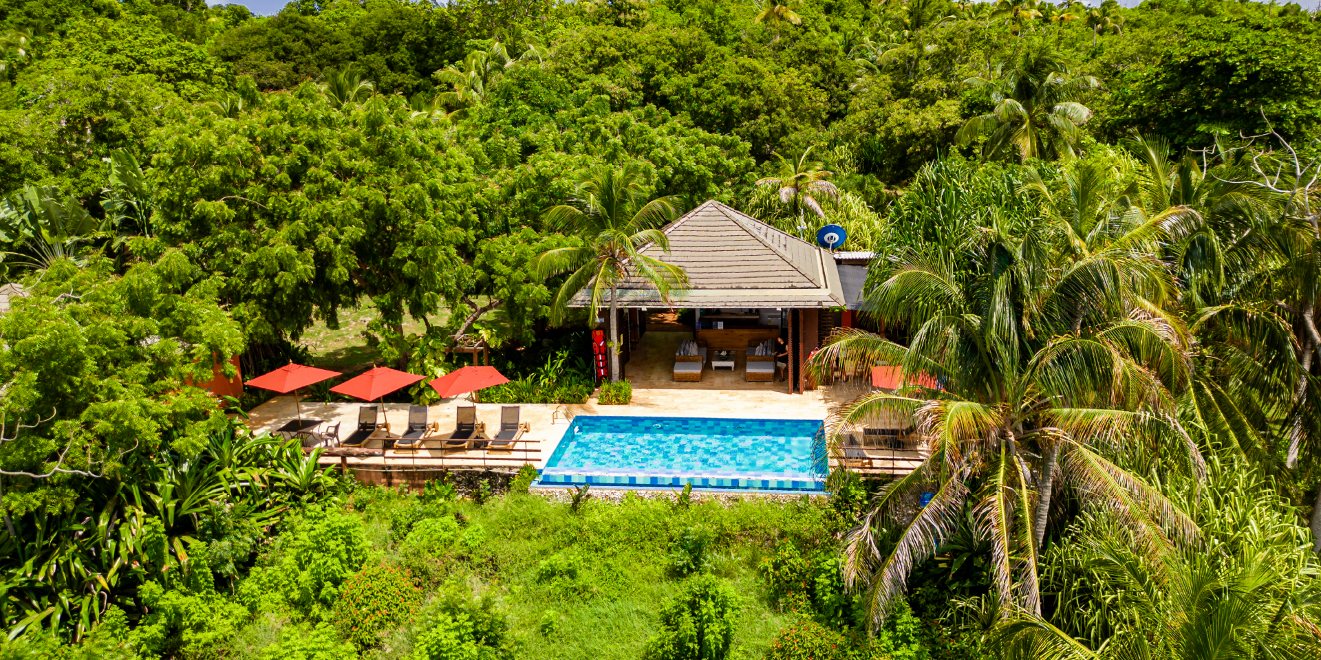 caba&ntilde;a con piscina entre la naturaleza de san andres