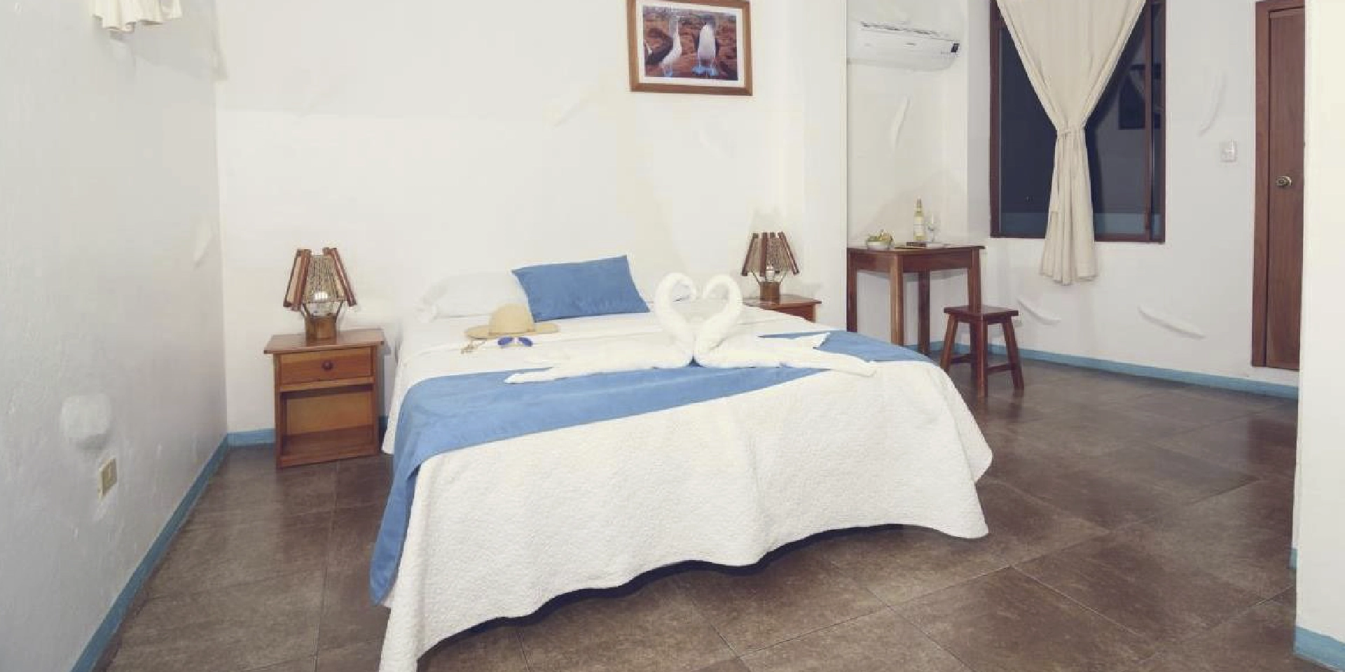 on-vacation-colombia-destination-ecuador-hotel-native-double-room-02-1920x960px