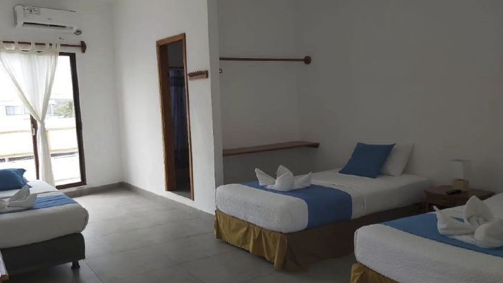 air-conditioning, hot water and wifi Triple twin