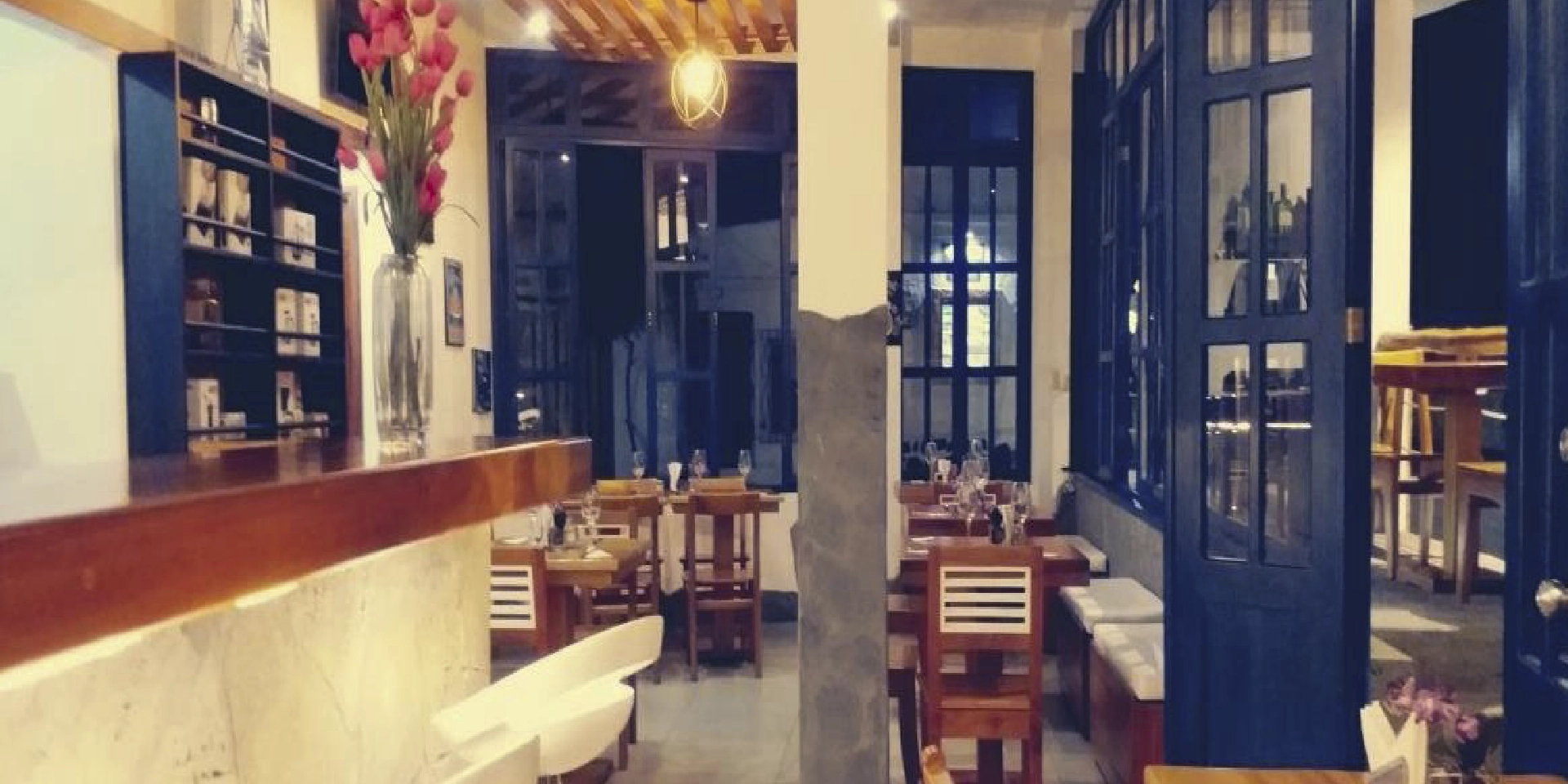 on-vacation-colombia-destination-ecuador-hotel-native-restaurant-02-1920x960px