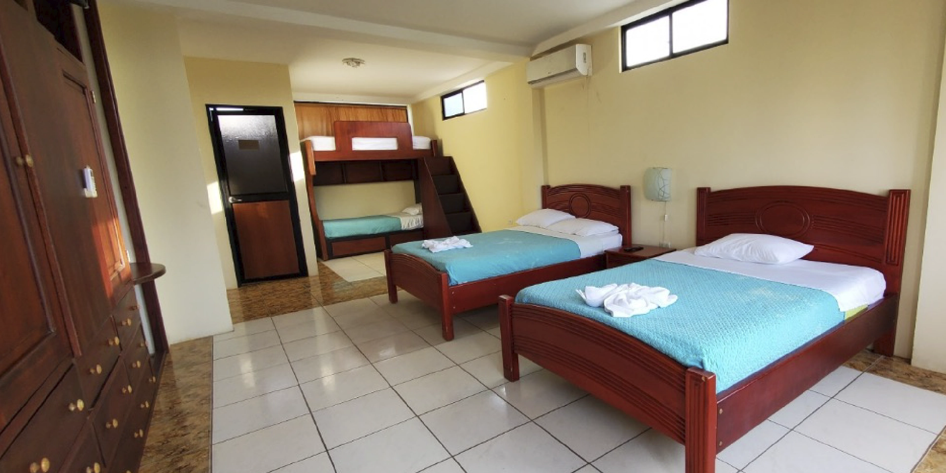 on-vacation-colombia-destino-ecuador-hotel-paradise-habitacion-cuadruple-1920x960px