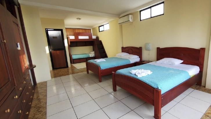 cuenta con: aire acondicionado, agua caliente y wifi
Cu&aacute;druple Familiar