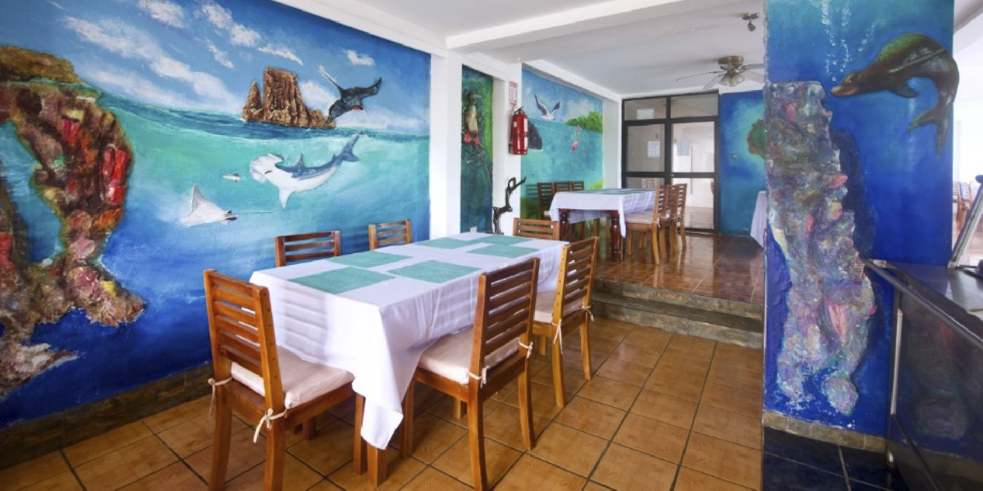 on-vacation-colombia-destino-ecuador-hotel-paradise-restaurante-1920x960px