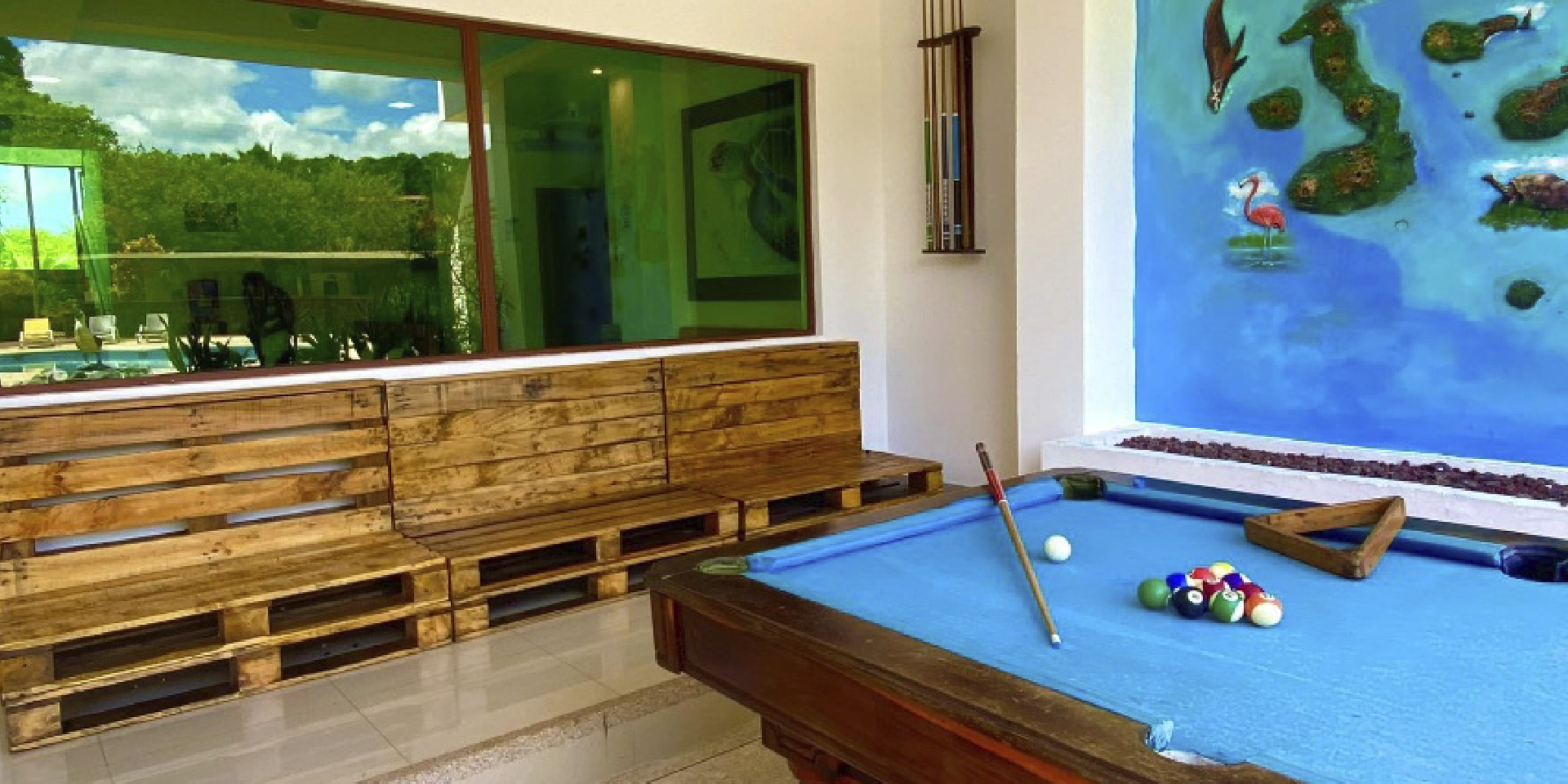 on-vacation-colombia-destination-ecuador-hotel-tortuga-bay-billar-1920x960px