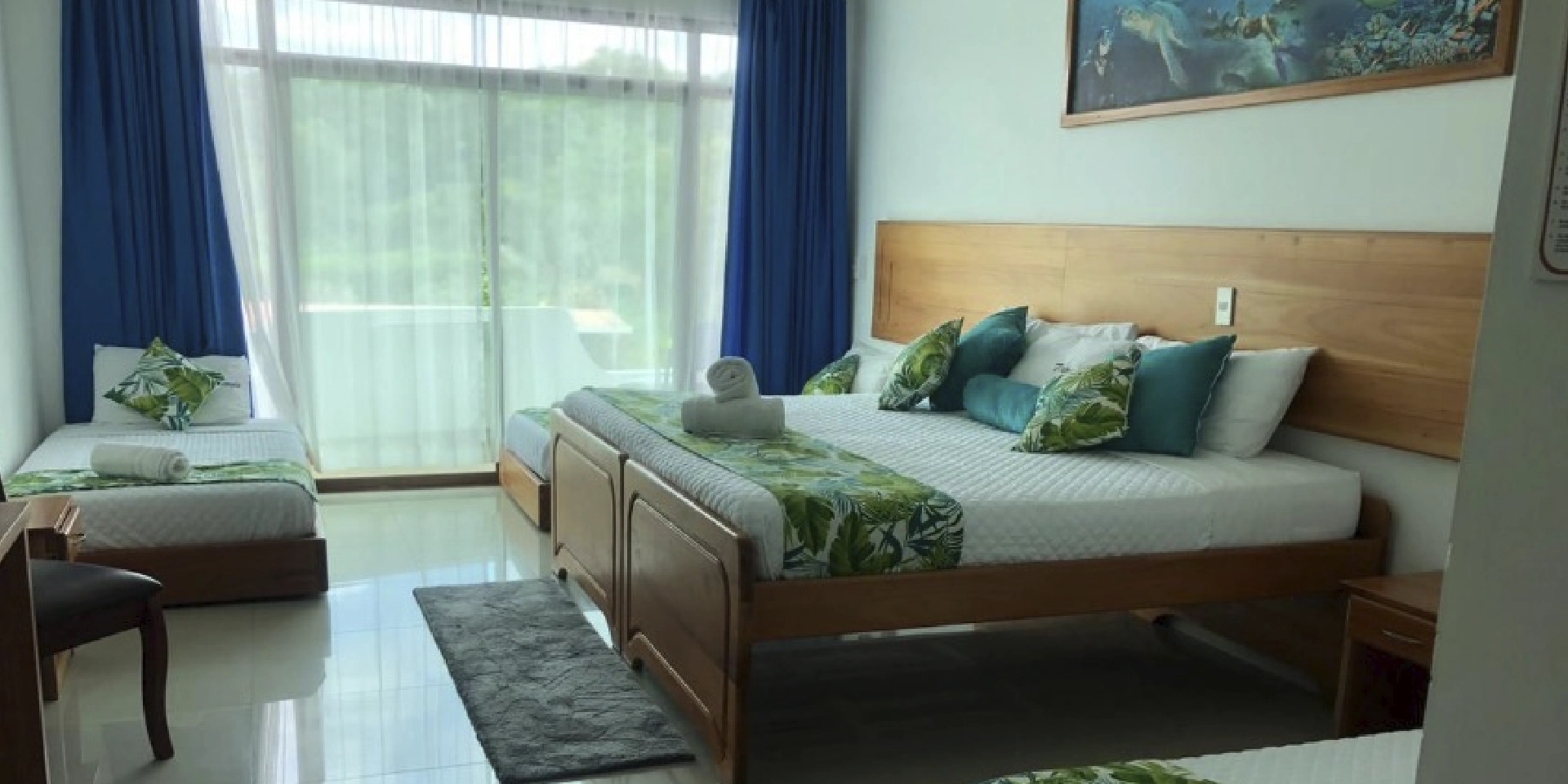 on-vacation-colombia-destination-ecuador-hotel-tortuga-bay-hotel-room-quadruple-1920x960px