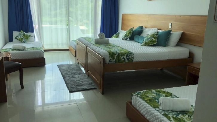 air conditioning, hot water and wifi Quadruple Family Room