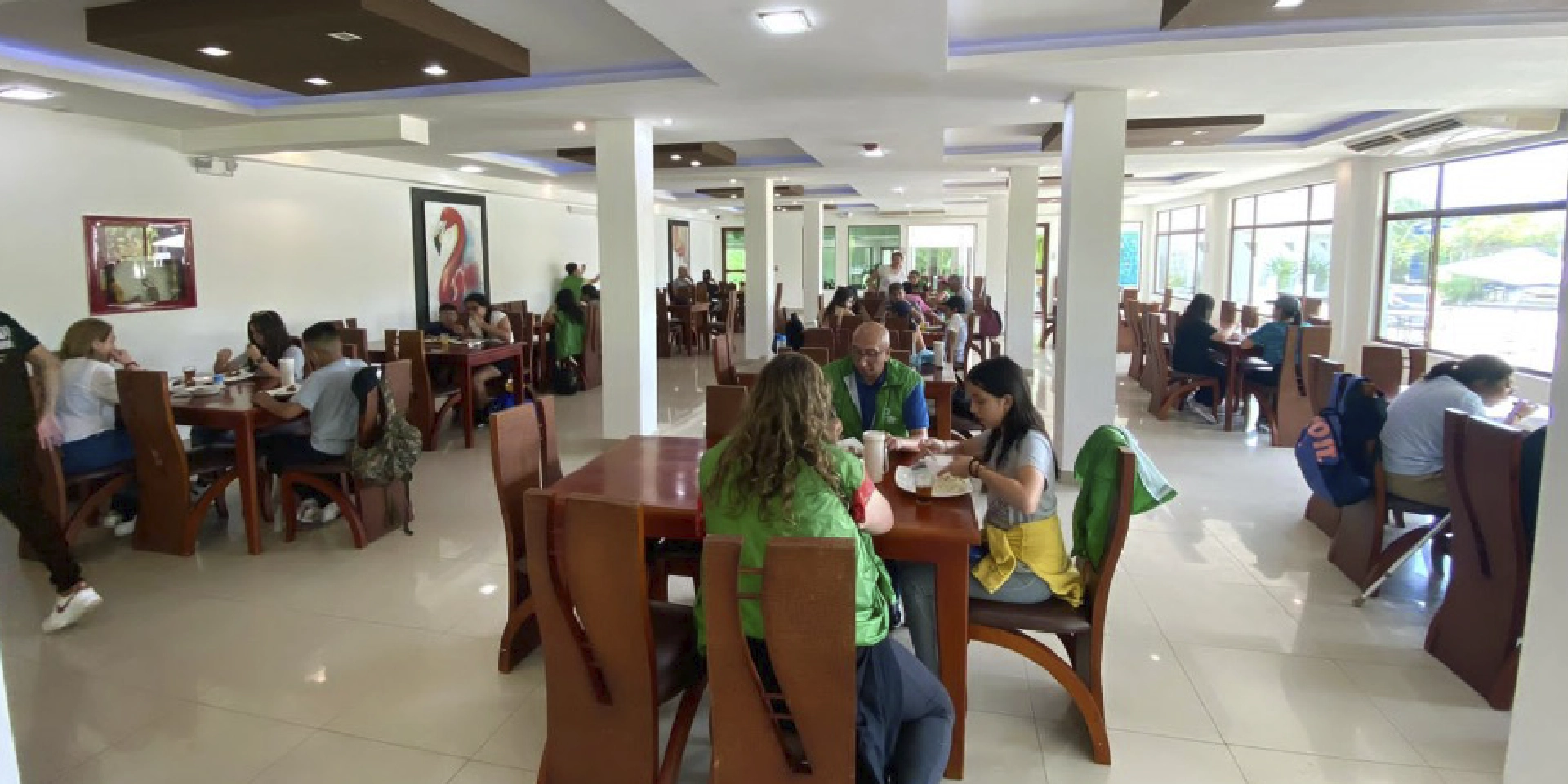 on-vacation-colombia-destination-ecuador-hotel-tortuga-bay-restaurant-1920x960px