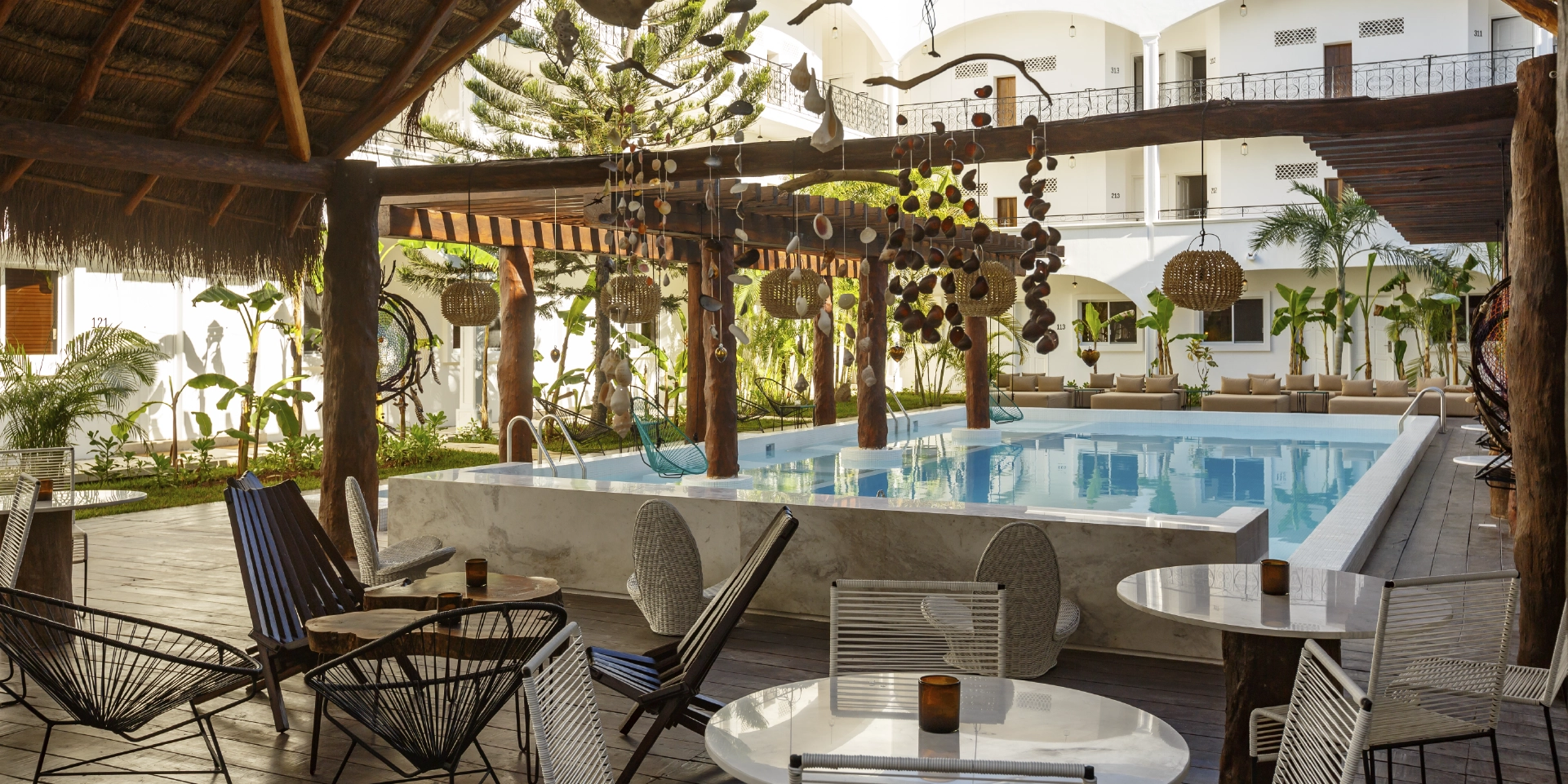 on-vacation-colombia-cancun-hotel-hm-playa-del-carmen-piscina-1920x960px