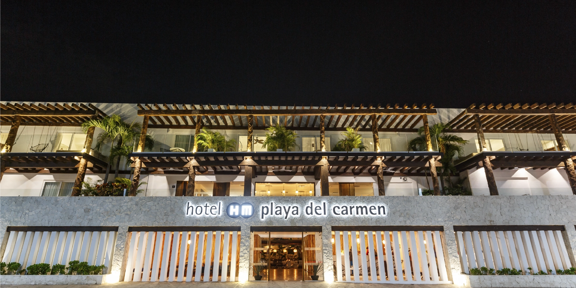 on-vacation-colombia-destino-cancun-hotel-hm-playa-del-carmen-fachada-1920x960px