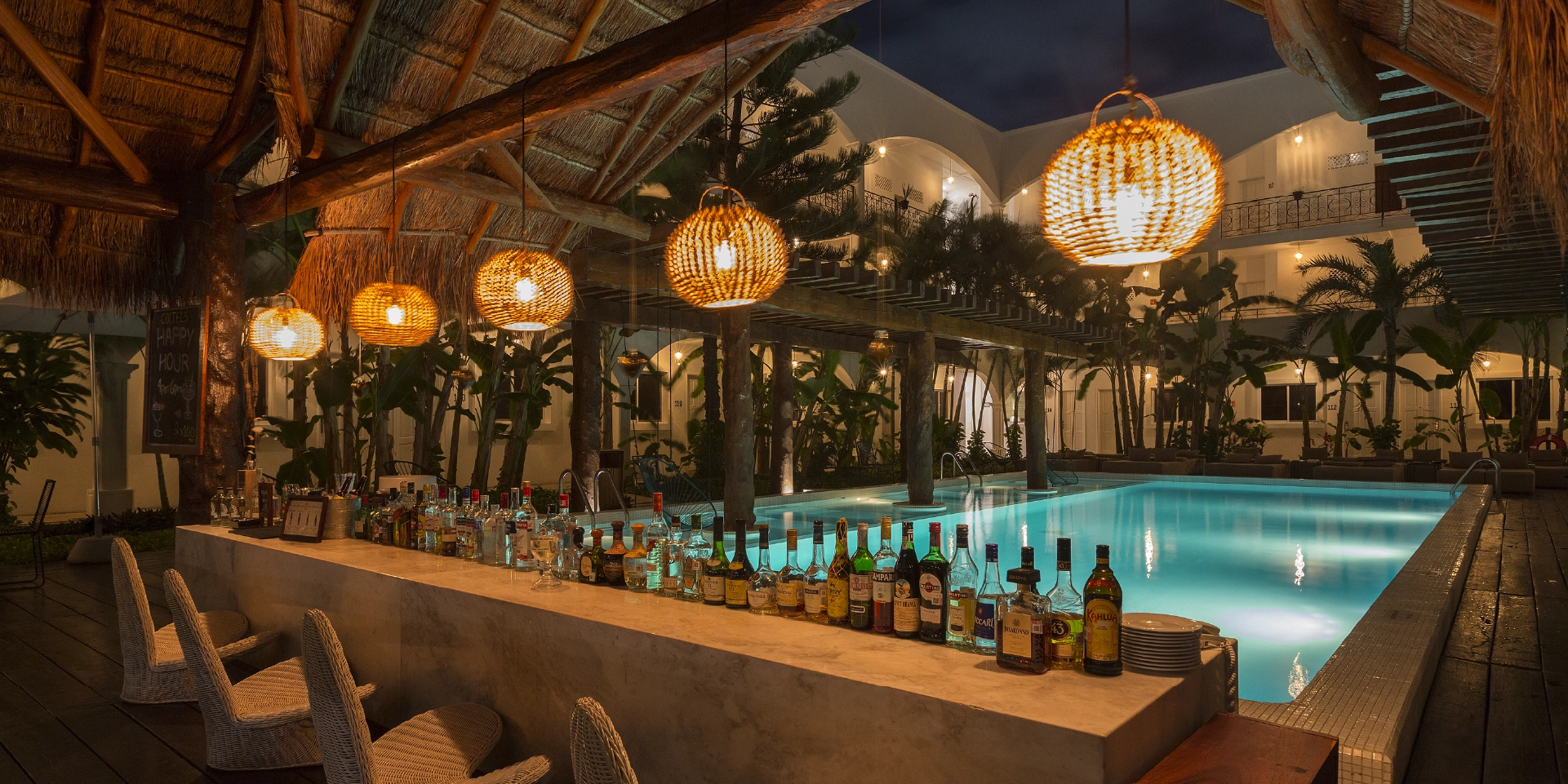 on-vacation-colombia-destino-cancun-hotel-hm-playa-del-carmen-piscina-1920x960px