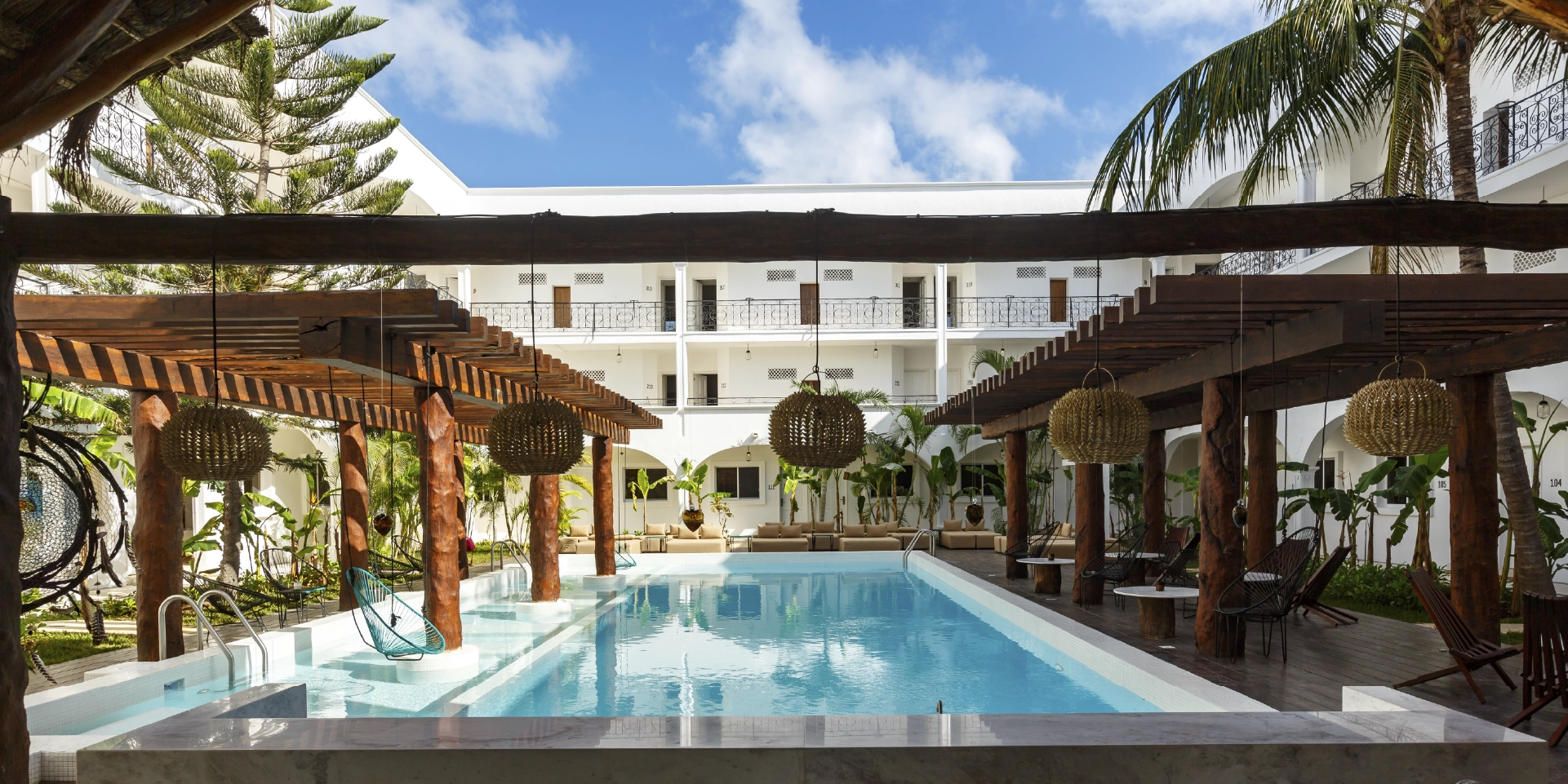 on-vacation-colombia-destino-cancun-hotel-hm-playa-del-carmen-piscina-1920x960px_2