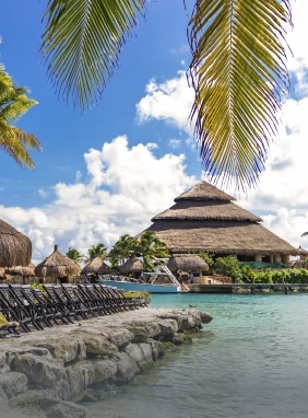 Disfruta de r&iacute;os subterr&aacute;neos, espect&aacute;culos mayas y naturaleza en un entorno espectacular.
Parques Xcaret