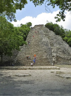Admira Tulum frente al mar y sube la pir&aacute;mide de Cob&aacute; para vistas inolvidables.
Zona arqueol&oacute;gica maya de Tulum y Cob&aacute;