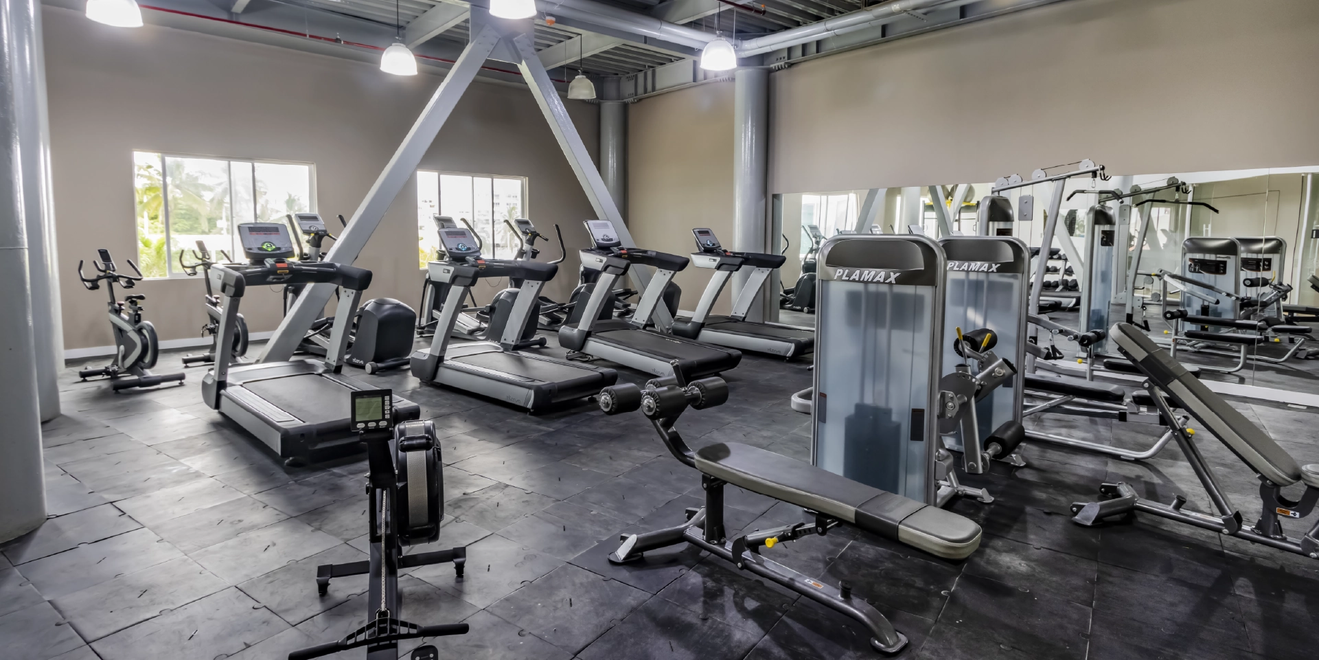 on-vacation-colombia-destino-san-andres-hotel-sirenis-gimnasio-1920x960px