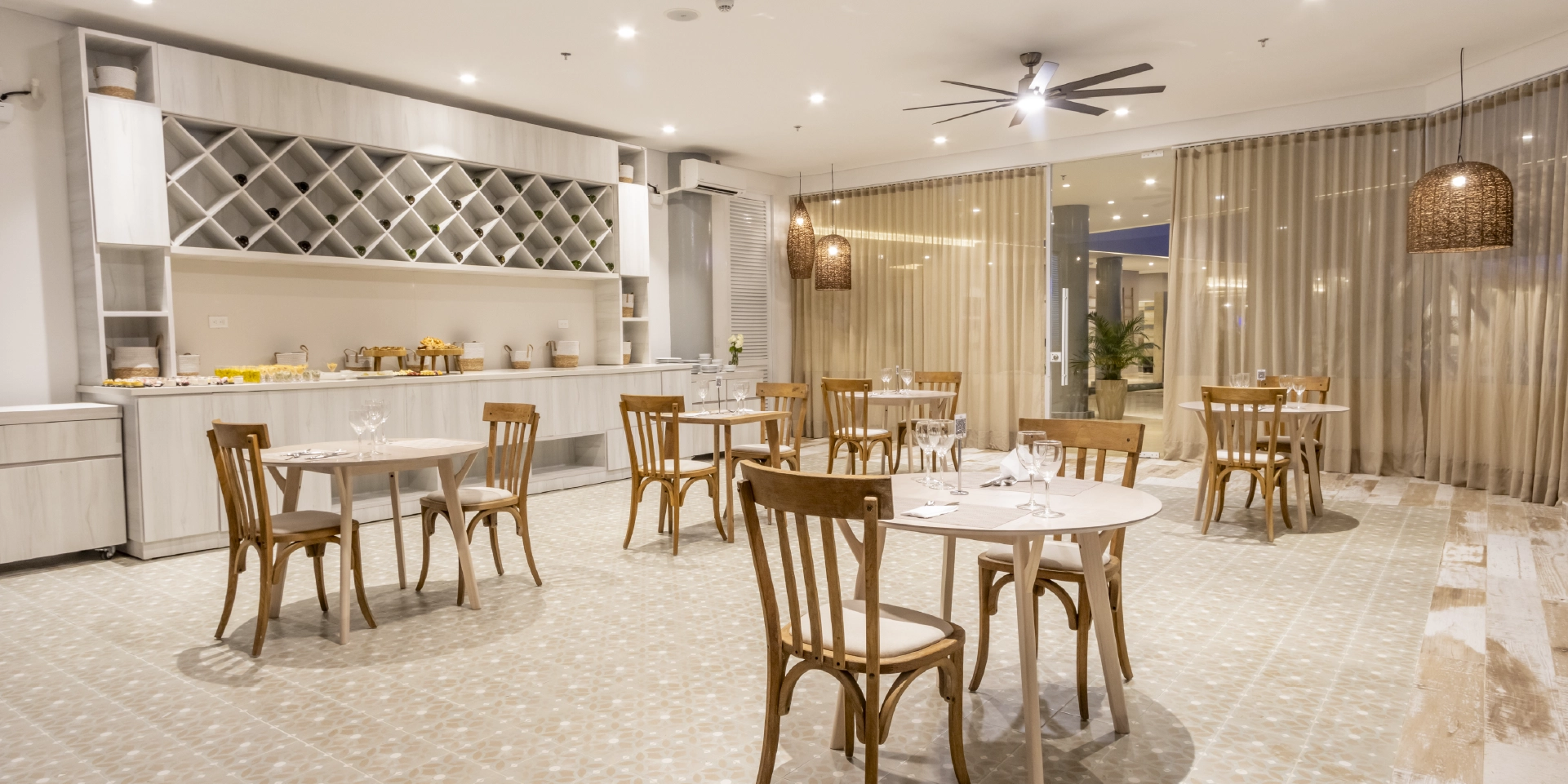 on-vacation-colombia-destino-san-andres-hotel-sirenis-restaurante-1920x960px_1