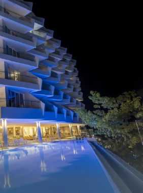 Espect&aacute;culos tem&aacute;ticos con m&uacute;sica, baile y entretenimiento diario.
Shows nocturnos (9:00 pm)