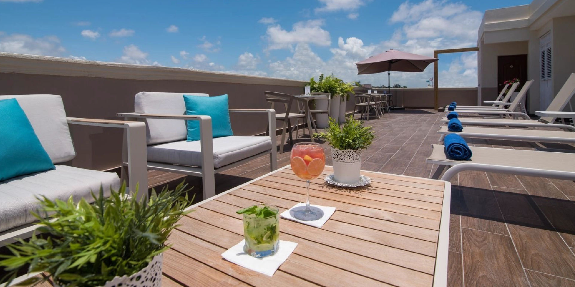 on-vacation-colombia-destino-santo-domingo-hotel-hodelpa-caribe-colonial-solarium-1920x960px_1