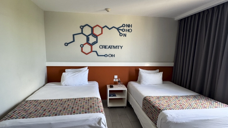 Cuentan con: TV, aire acondicionado, tel&eacute;fono, WiFi, caja fuerte.