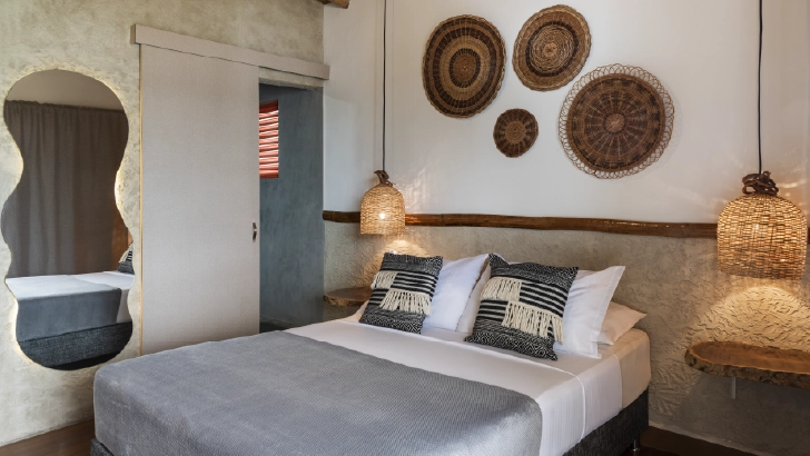 TV satelital, ba&ntilde;o, internet, ventilador, toallas, armario, refrigerador, cafetera, escritorio.