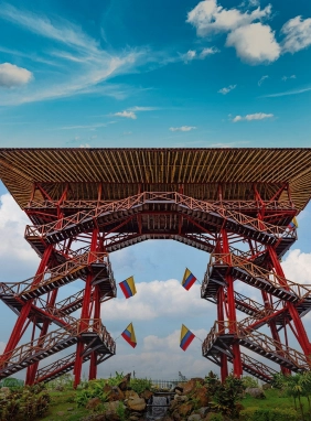 Descubre el Parque del Caf&eacute; en el Quind&iacute;o: diversi&oacute;n, cultura cafetera y adrenalina en el coraz&oacute;n del Eje Cafetero.
Parque del Caf&eacute;