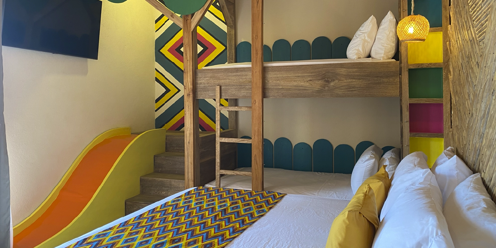 on-vacation-colombia-destino-guajira-hotel-wayira-beach-bungalow-kids-habitacion-1920x960px-15