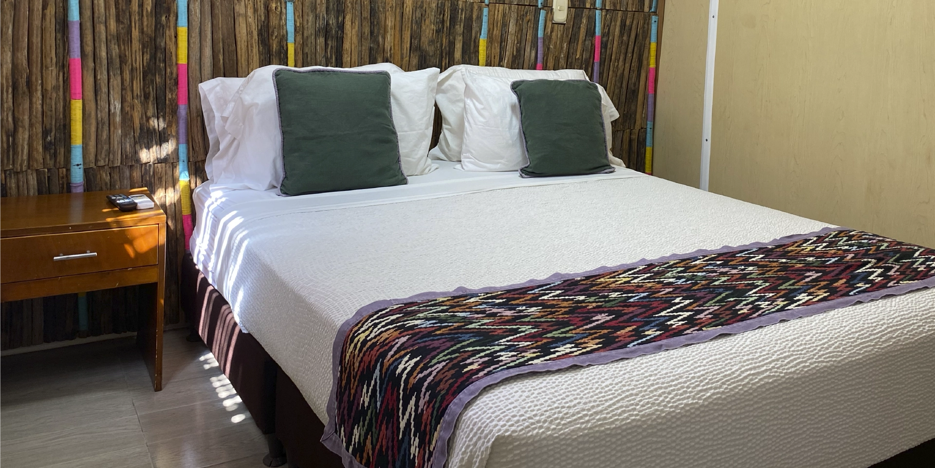 on-vacation-colombia-destino-guajira-hotel-wayira-beach-rancheria-habitacion-1920x960px-23