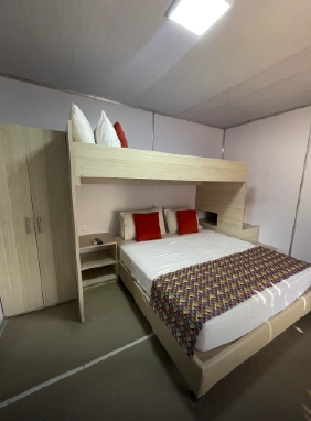 Las habitaciones tipo ranchería ofrecen una experiencia auténtica, ecológica, tv satelital, aire acondicionado y con decoración Wayuu.                Ver más                                        Rancheria