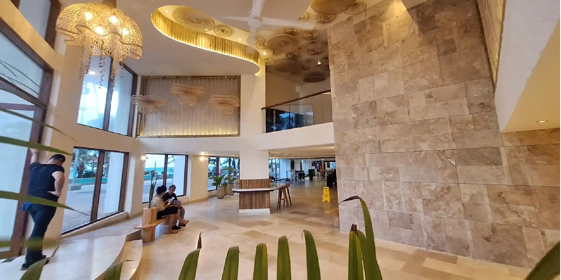 on-vacation-colombia-destino-san-andres-hotel-tone-recepcion-1920x960px 2_11zon