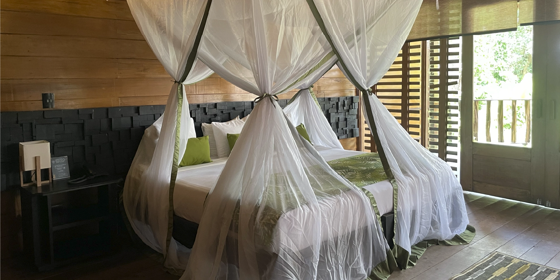 on-vacation-colombia-destino-amazonas-hotel-amazon-habitacion-doble-1920x960px 1