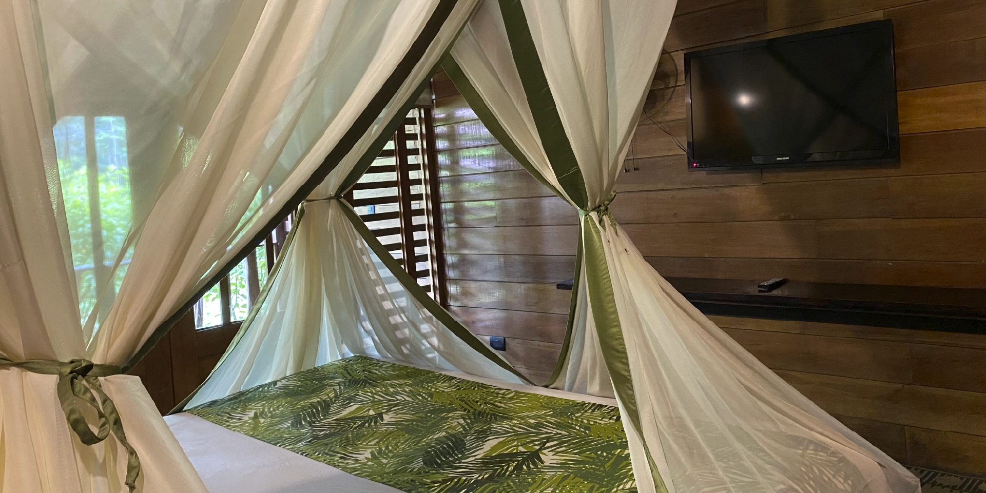 on-vacation-colombia-destino-amazonas-hotel-amazon-habitacion-doble-1920x960px 3