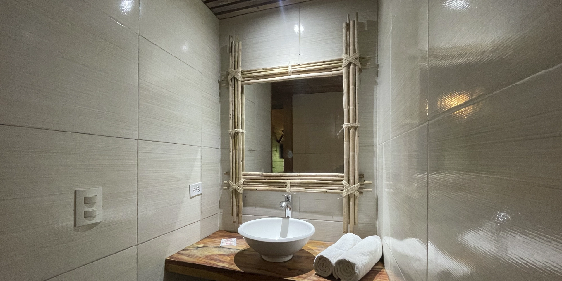 on-vacation-colombia-destino-amazonas-hotel-amazon-habitacion-triple-1920x960px 1 11