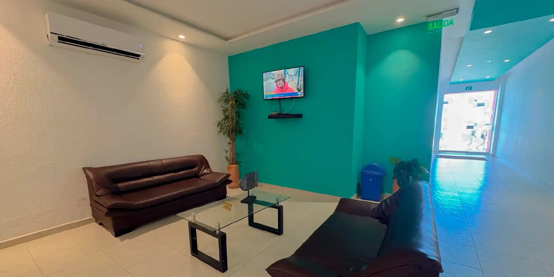 on-vacation-colombia-destino-san-andres-hotel-portobelo-boulevard-lobby-1920x960 9_11zon